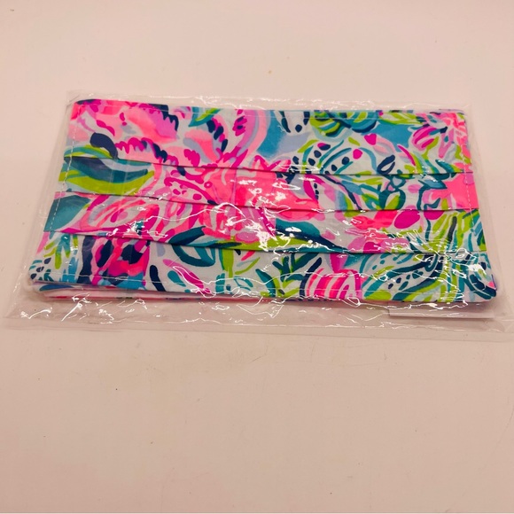 NWT Lilly Pulitzer Three Pack Face Masks Lilly’s Favorite Rainbow Pack - Picture 6 of 7